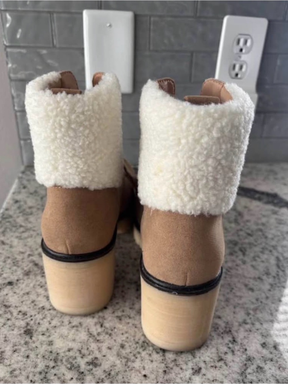 VICI Tan Suede Sherpa-Lined Lace-Up Ankle Boots - Size 8 - New In Box - Picture 6 of 7